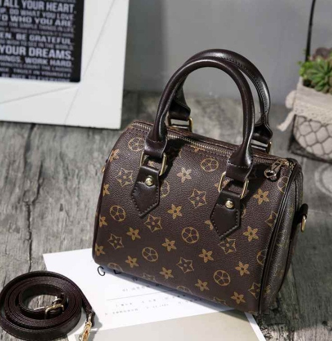 Жіноча сумочка з екошкіри в стилі Louis Vuitton