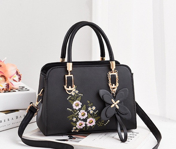 Жіноча міні сумочка з вишивкою квітами, маленька жіноча сумка з квіточками Чорна