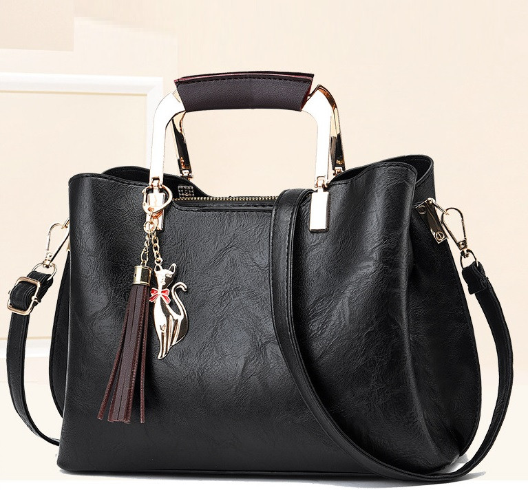 Класична жіноча сумка через плече з брелком, модна, якісна жіноча сумочка еко шкіра повсякденна Чорна