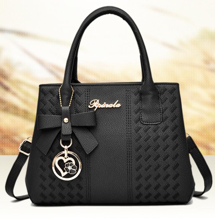 Стильна жіноча міні-сумка з брелоком, жіноча сумочка на плече класична Чорна
