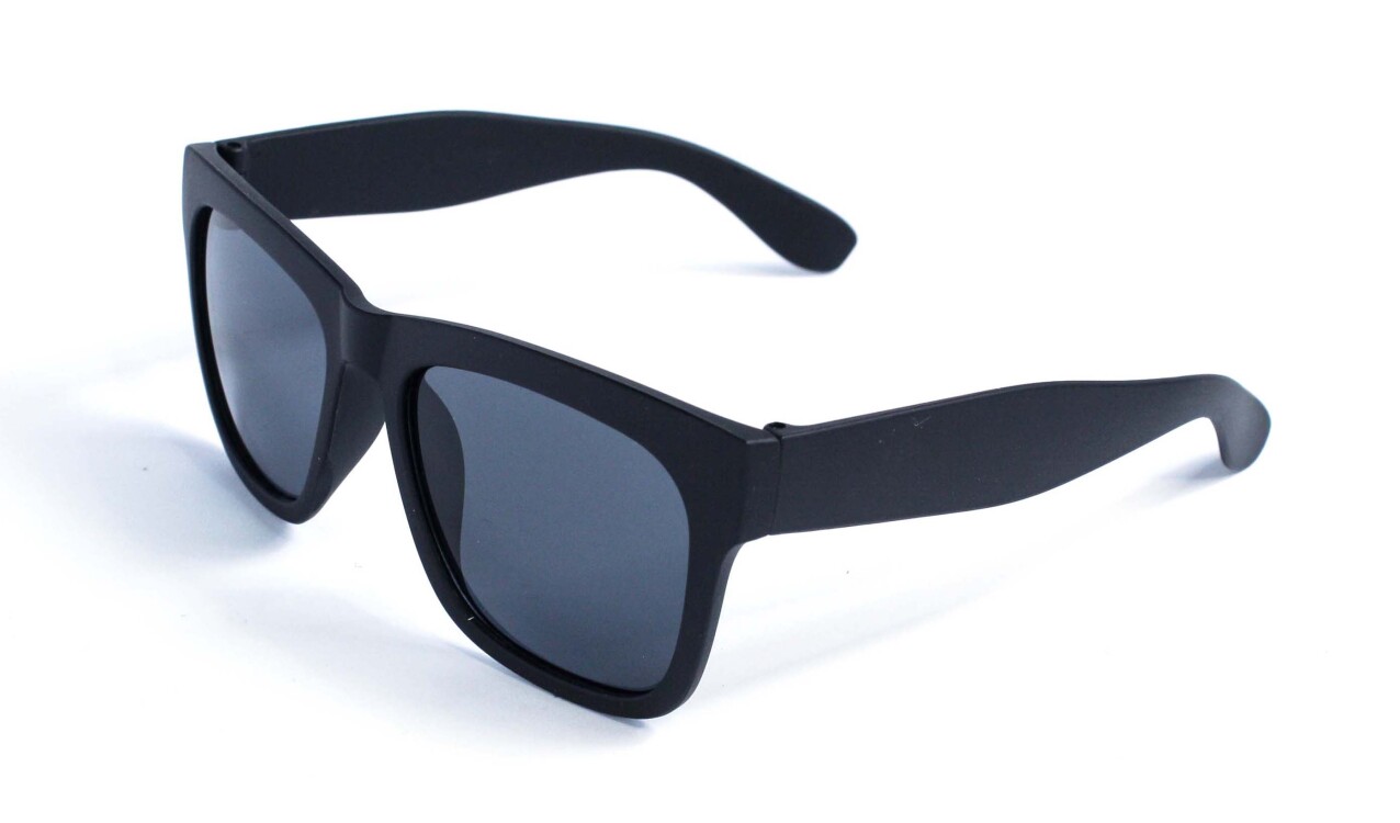 Трендові окуляри від сонця чорні Модель 8235-bl-m