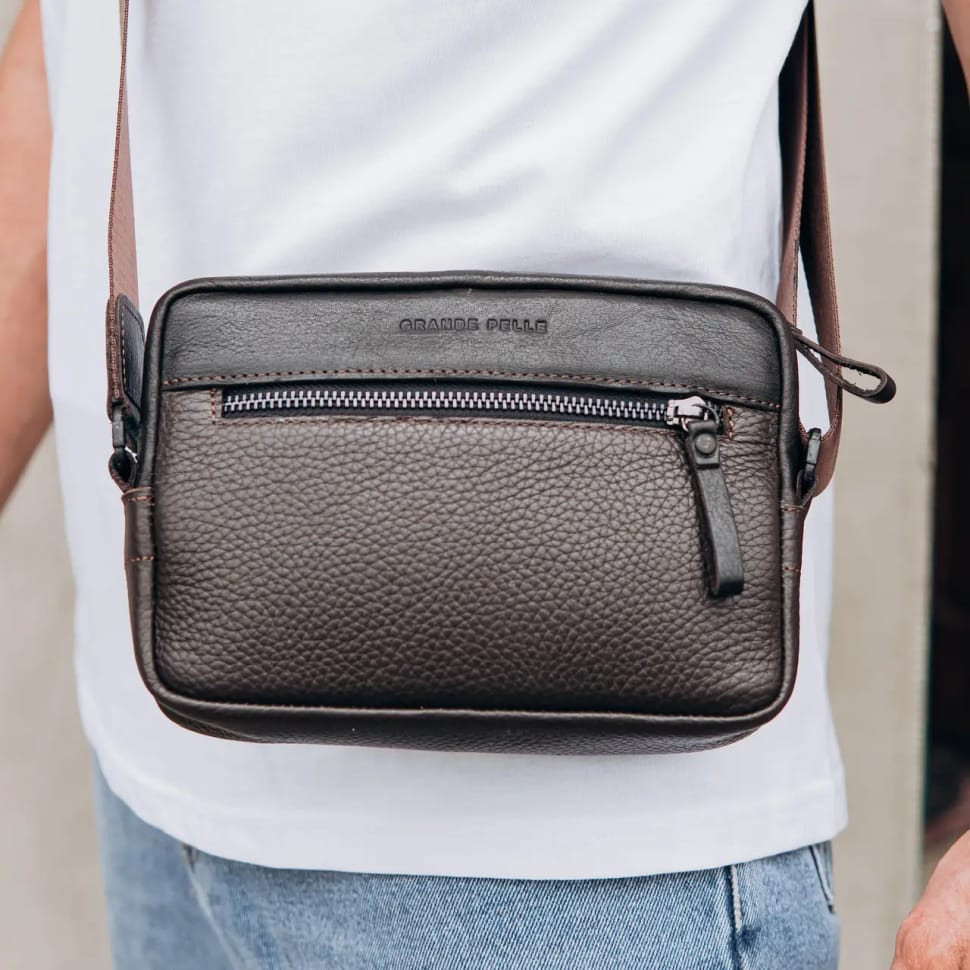 Сумка через плече компактна вертикальна Grande Pelle 736720 Urban Classic