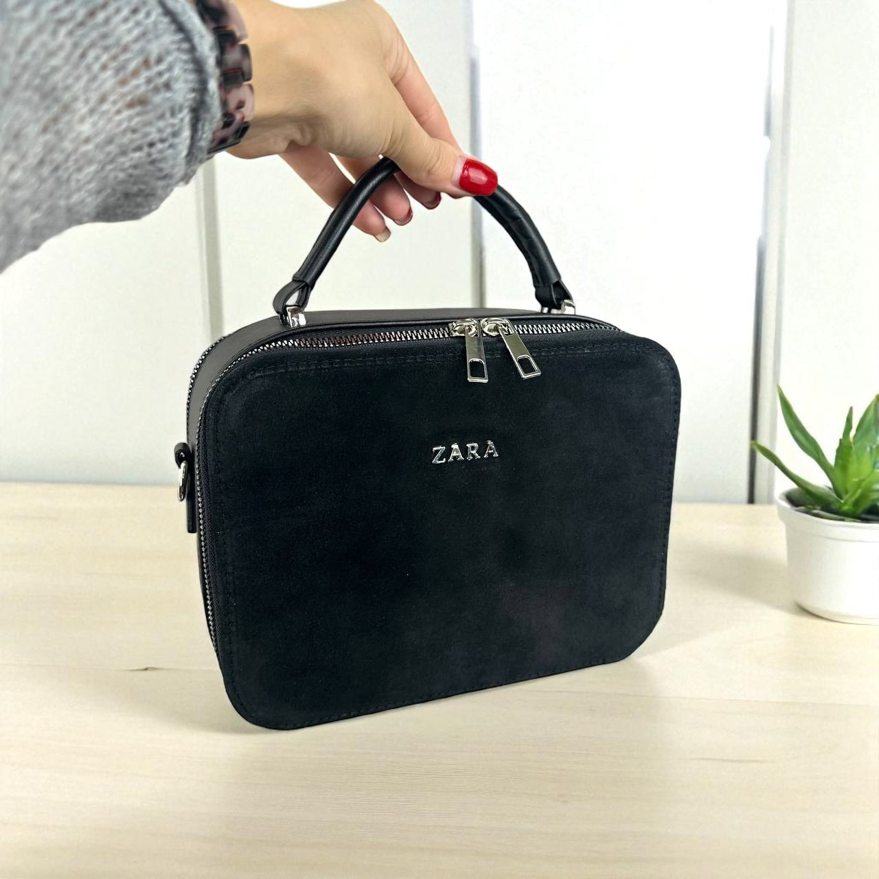 Замшева жіноча міні сумка на плече стиль ZARA чорна, маленька сумочка натуральна замша Зара