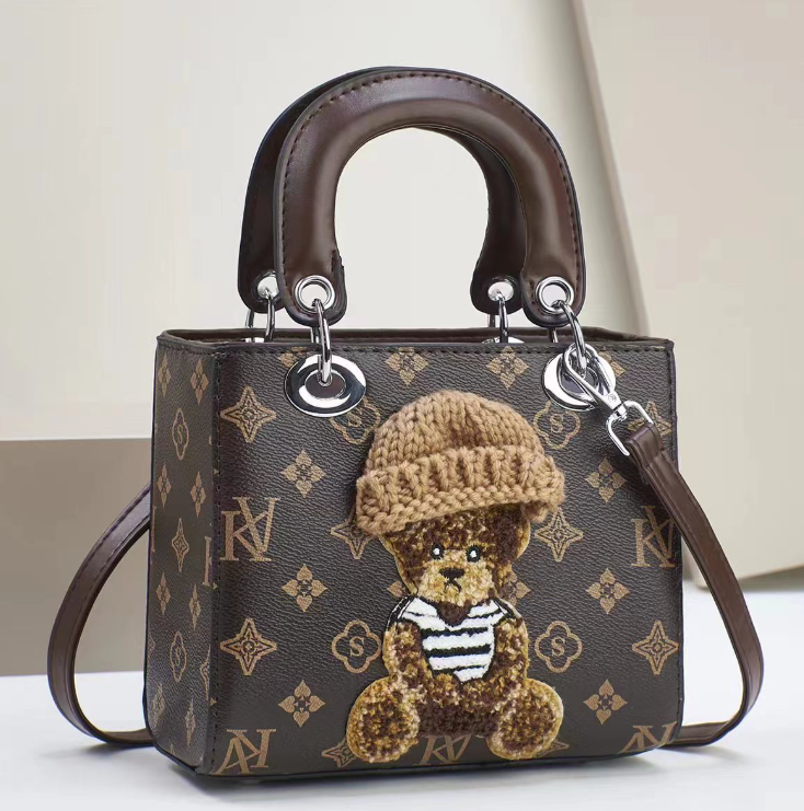 Дитяча маленька сумочка на плече з ведмедиком, міні сумка для дівчаток із нашивкою ведмедик