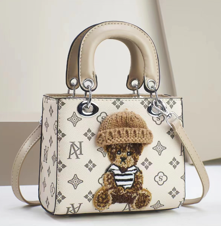 Дитяча маленька сумочка на плече з ведмедиком, мінісумка для дівчаток із нашивкою ведмедика Кавовий