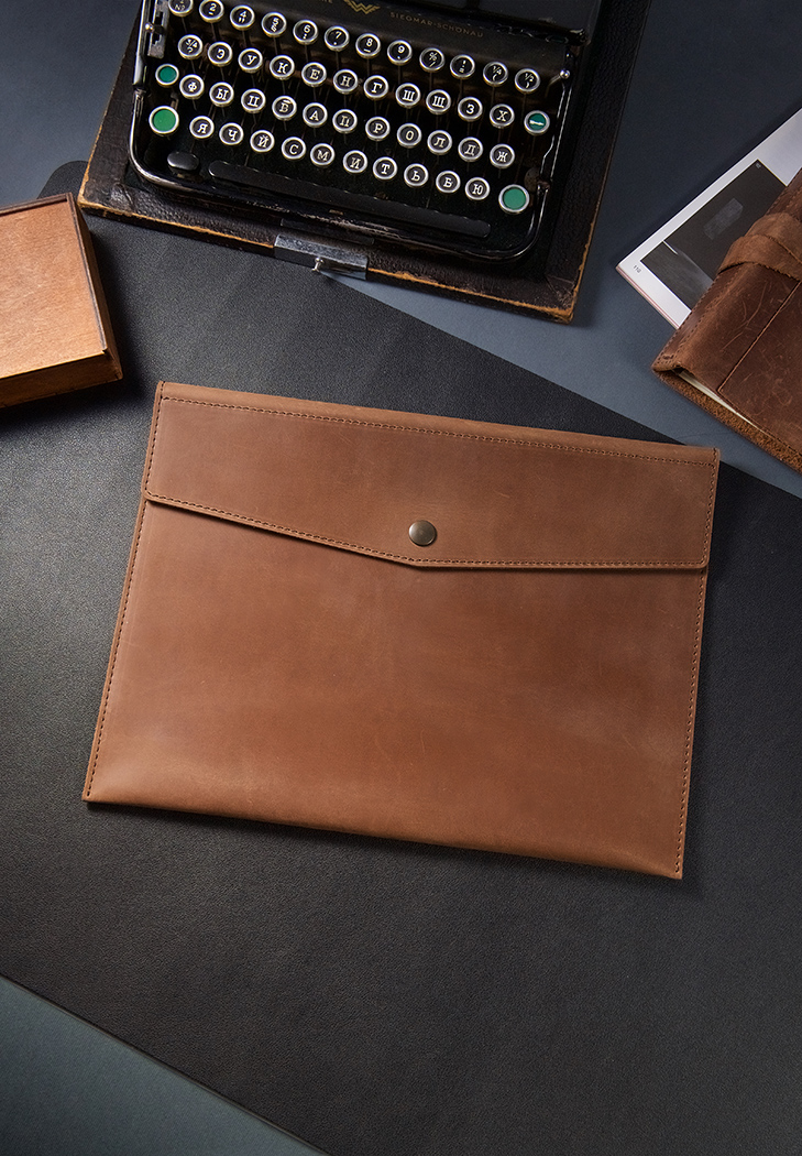 Папка для документів А4 (на кнопці) світло-коричнева Crazy Horse