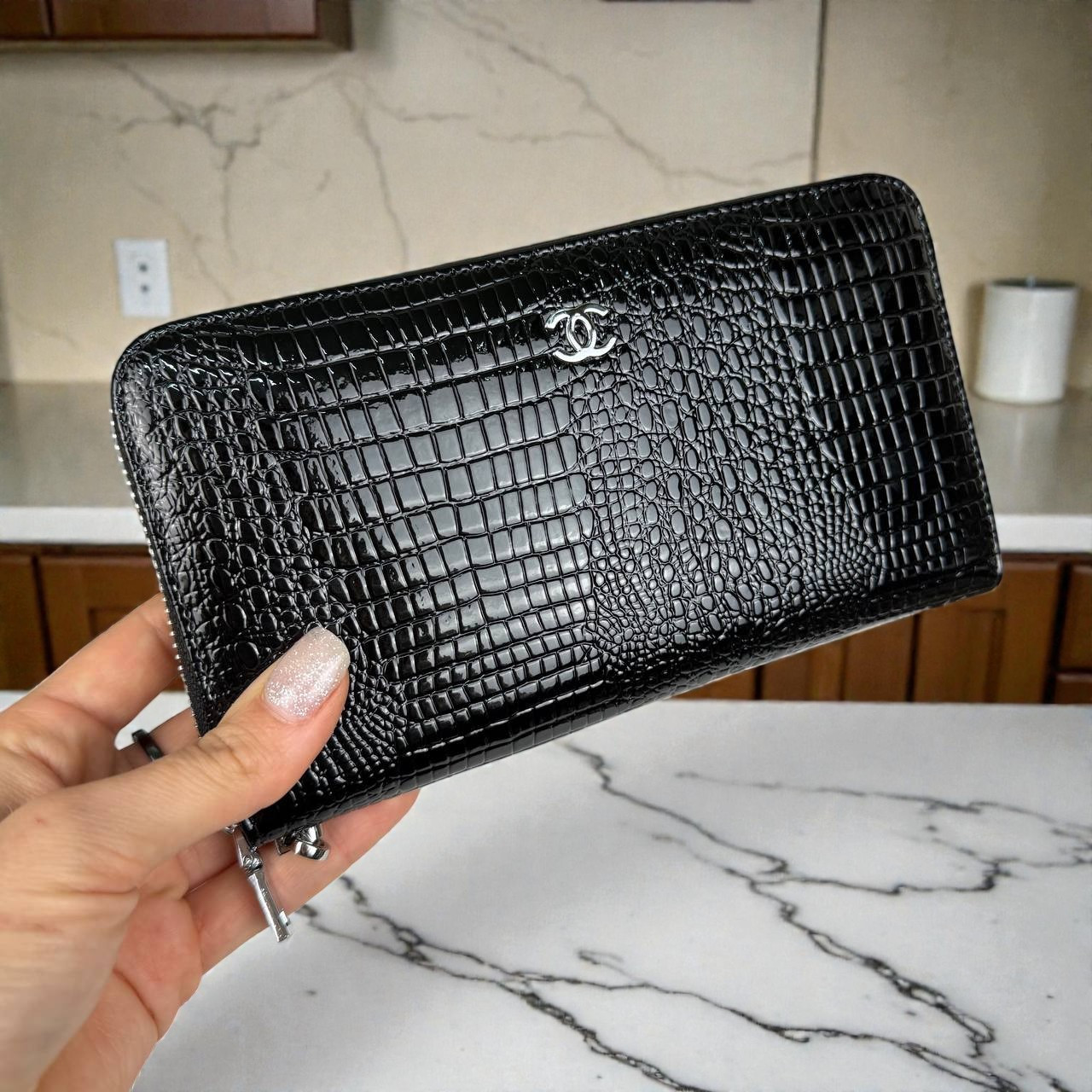 Шкіряний жіночий лаковий гаманець під рептилію, жіночий клатч на блискавці рептилія в коробці Чорний